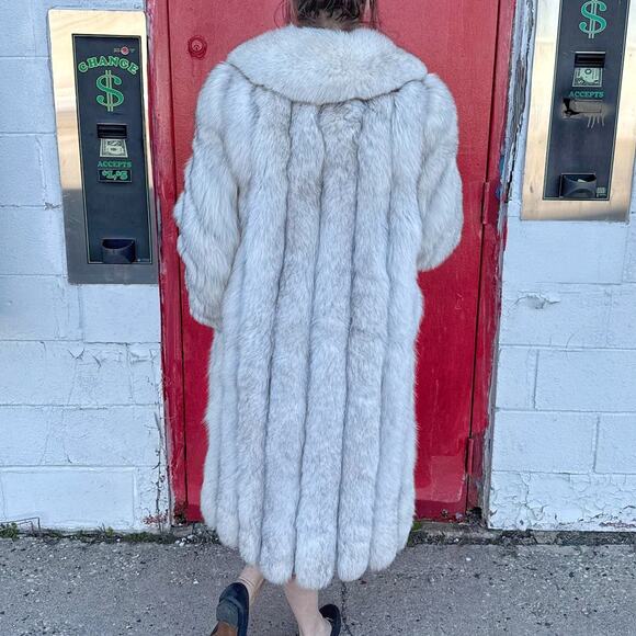 Rare Saga Fox White Fur Coat | Arctic Glamour, Spiral Sleeves, Bridal or Archive - Picture 6 of 16